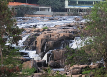 Nível do Rio Piracicaba faz Véu da noiva quase desaparecer