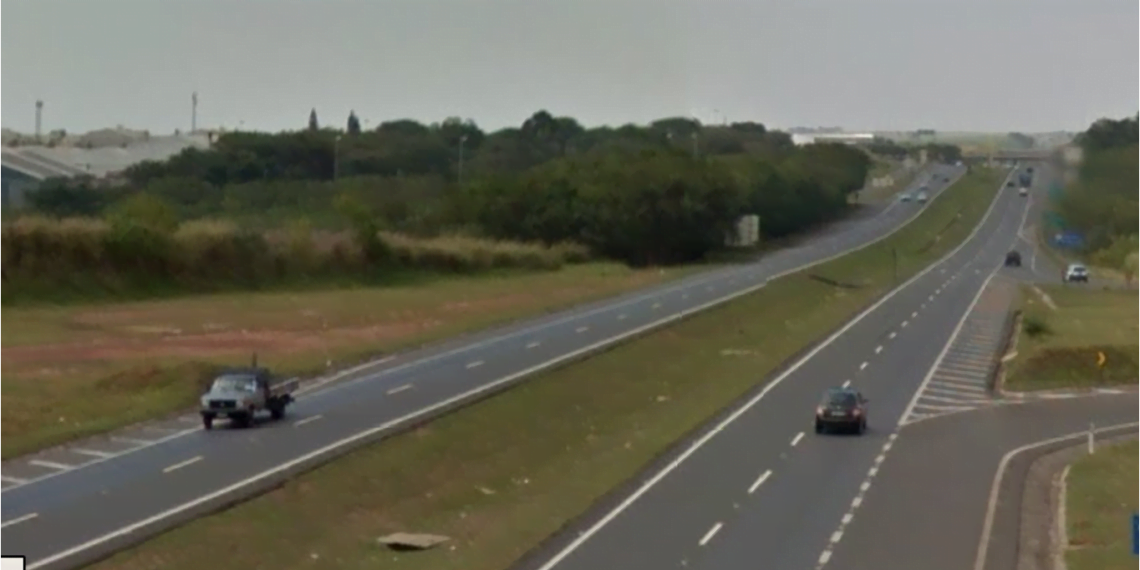 Dois carros se envolvem em acidente na Rodovia Luiz de Queiroz