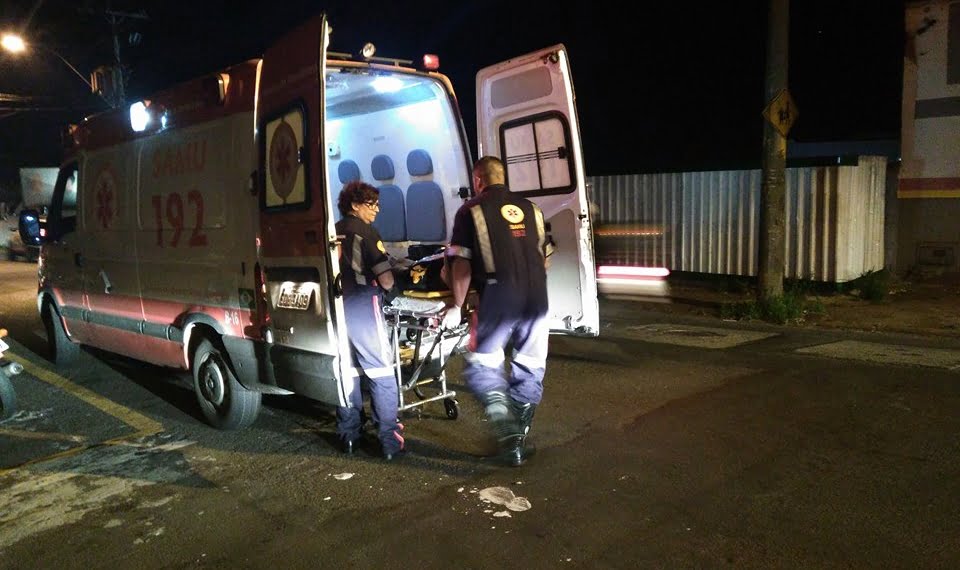 Idosa tem fraturas expostas após ser atropelada por motocicleta em Piracicaba