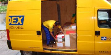 Vizinha dos Correios flagra descuidado com encomendas