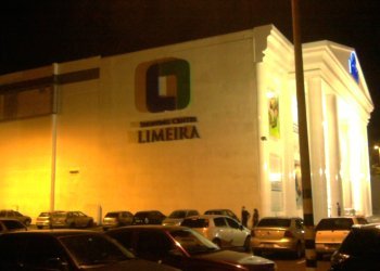Bandidos armados roubam loja de celulares de shopping em Limeira