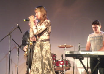 Tributo Cigano a Elis Regina é realizado por cantora da Paraíba