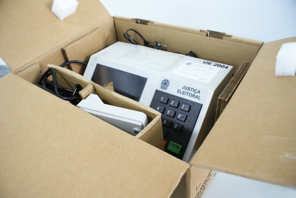 857 urnas que serão usadas no domingo chegam hoje (24), as escolas de Piracicaba